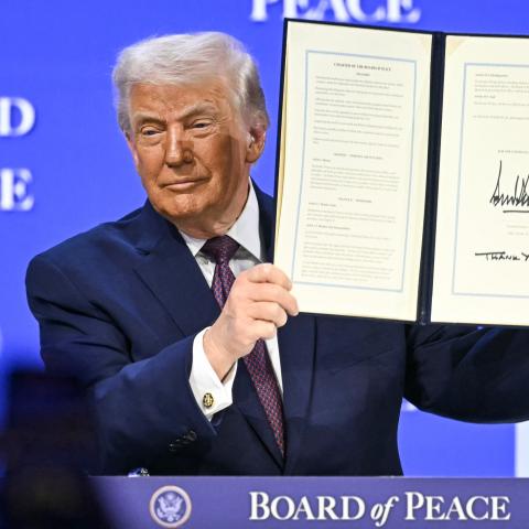 Trump firma en Davos la fundación de su Consejo de Paz; trabajará con la ONU