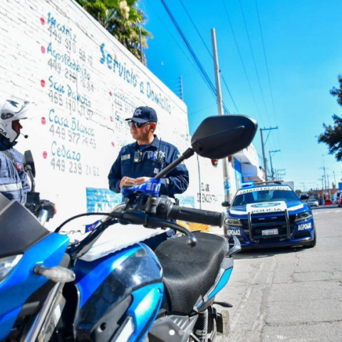 Policía de tránsito revisa motocicletas en Aguascalientes 
