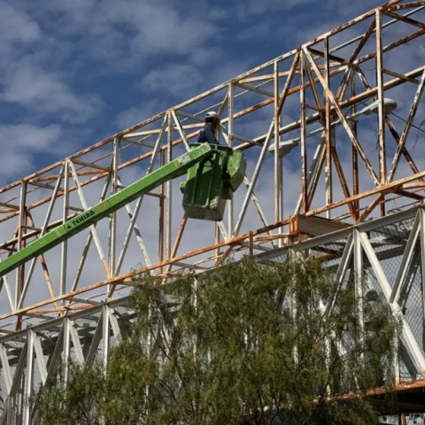 Municipio desmantela puentes peatonales 