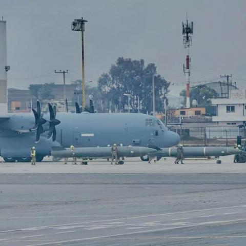 Avión militar de EU aterriza en Toluca; fue un vuelo autorizado, dice Gabinete de Seguridad