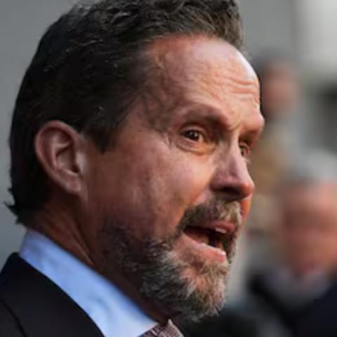 Caso Nick Reiner se complica: se cancela audiencia tras la renuncia de su abogado