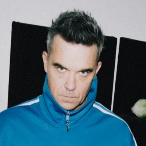 Robbie Williams va por la historia: está a punto de romper un récord de The Beatles