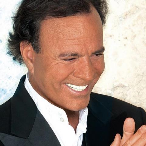 Julio Iglesias pide el archivo de la denuncia de las 2 exempleadas que lo acusan de abuso