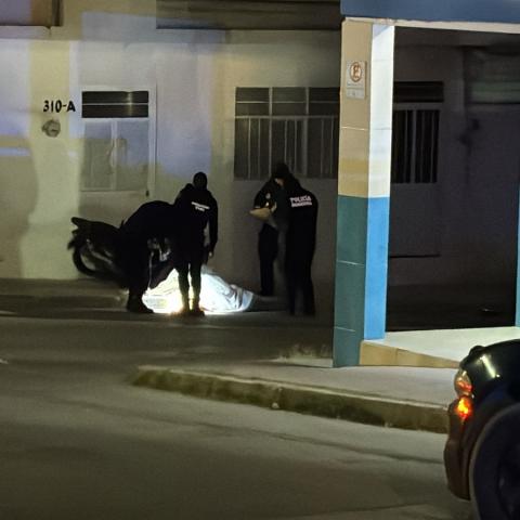 Muere joven motociclista al impactarse contra una fachada en la Emiliano Zapata