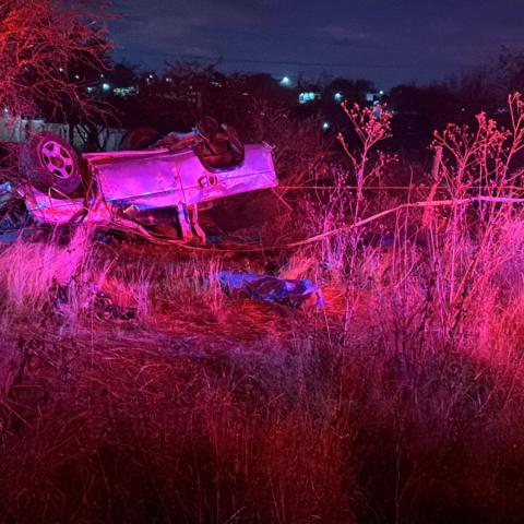 Volcadura deja dos lesionados y un muerto rumbo al Conejal