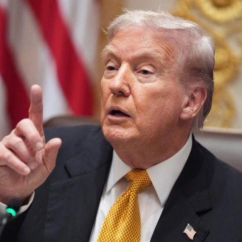 Trump asegura que no habrá intervención militar en Venezuela si Delcy Rodríguez colabora