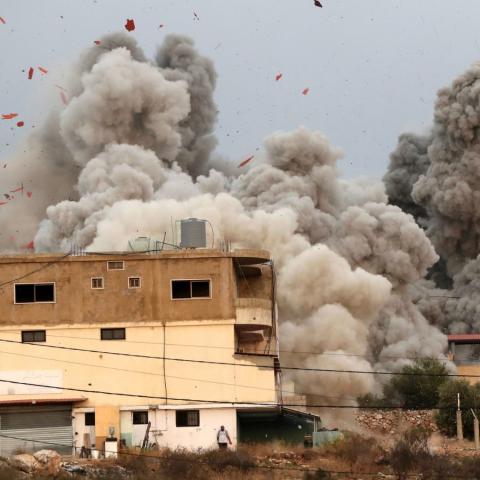 Israel bombardea presuntos objetivos de Hezbolá en Líbano