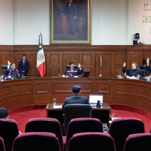 Ministros de la Corte anuncian que devolverán camionetas nuevas