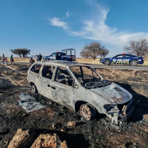 Las dos camionetas implicadas se estrellaron de frente cuando la conductora de una de ellas perdió el control de la unidad
