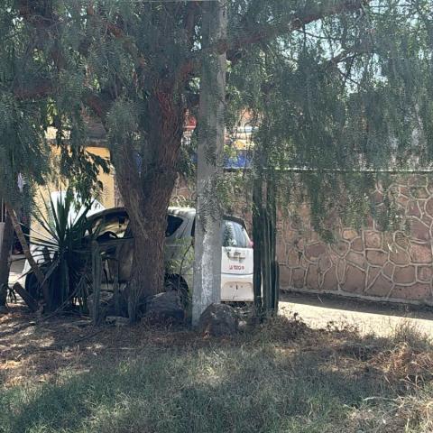 Auto incendiado en Granjas Fátima