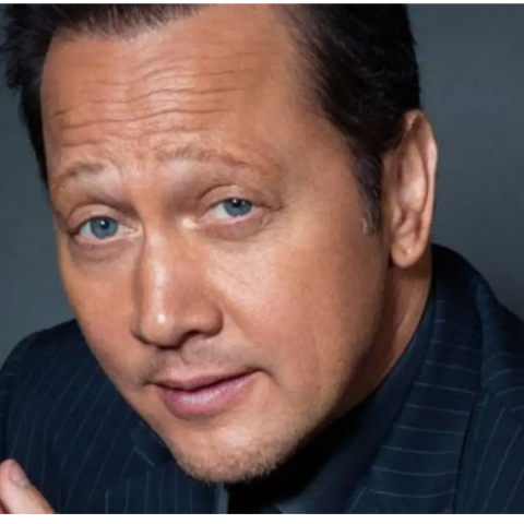 Rob Schneider arremete contra Bad Bunny por el show de medio tiempo del Super Bowl