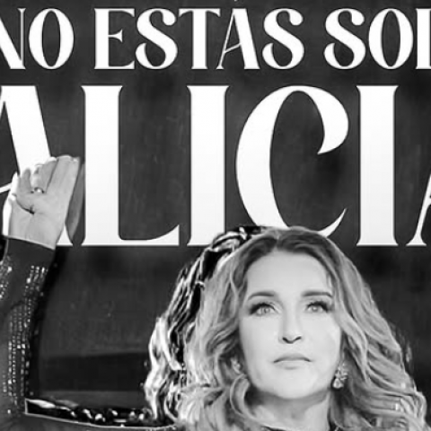 Alicia Villarreal conmemora un año de haber alzado la voz en contra de la violencia