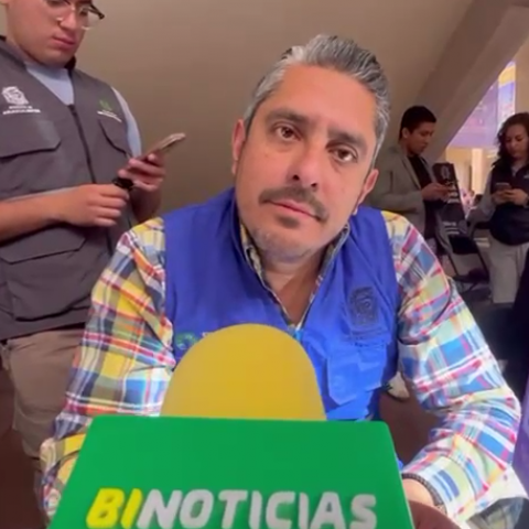 Carlos España, Srio. de Servicios Públicos 