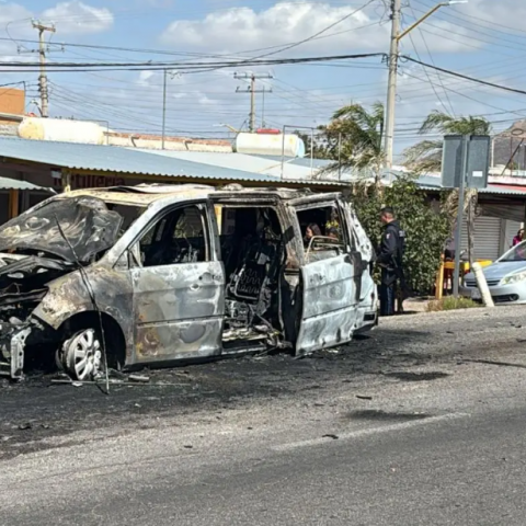 Incendian vehículo en Los Caños 