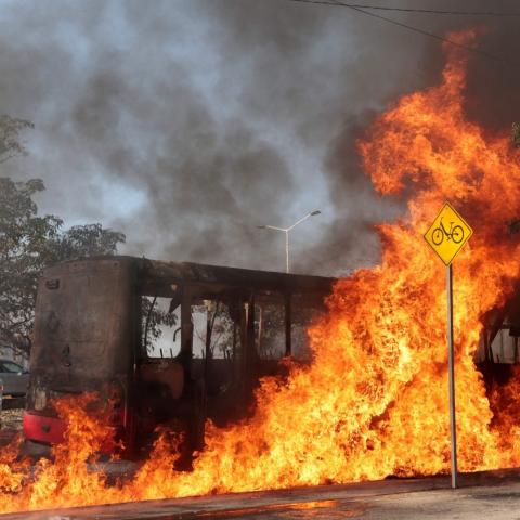 Hubo 252 bloqueos en 20 entidades del país tras operativo contra "El Mencho": Gabinete de Seguridad