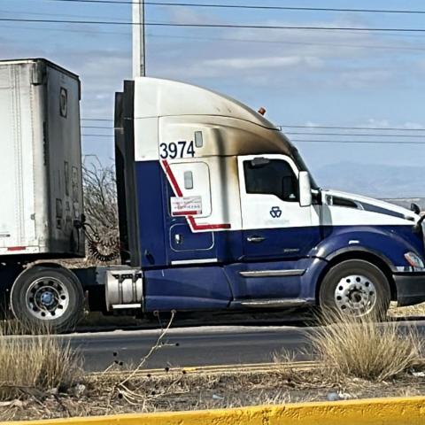 Tráiler en la 45 sur 