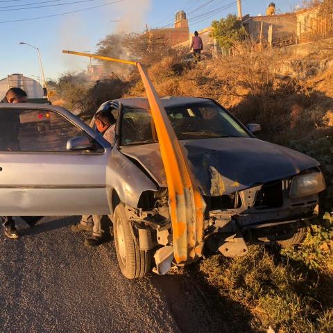 A pesar de los aparatoso del choque, el conductor no sufrió lesiones que lo llevaran a un hospital