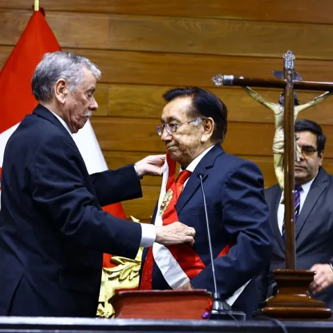 José María Balcázar asume como presidente interino de Perú tras destitución