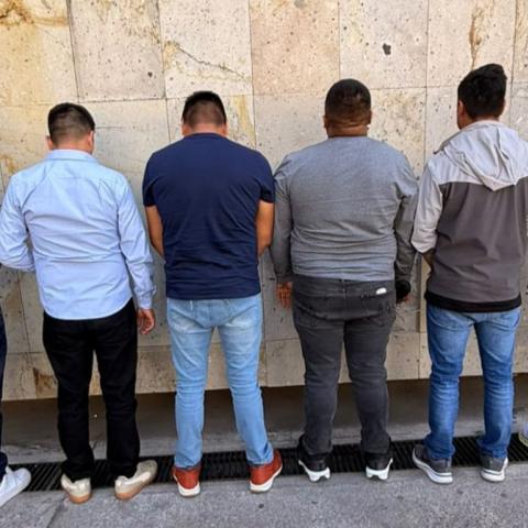 Los seis detenidos son originarios de la CDMX y también querían obligar a la víctima a que les comprara material a ellos