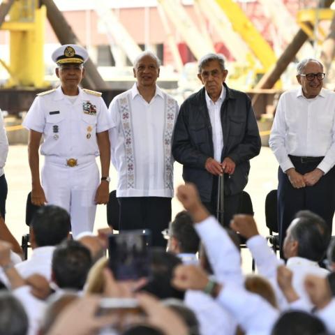 Cuauhtémoc Cárdenas y funcionarios