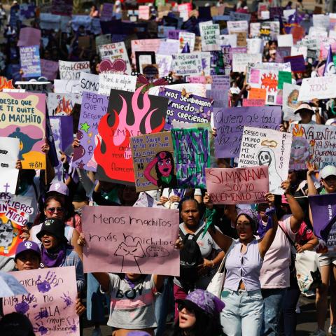 8M: Miles de mujeres toman las calles de la CDMX para marchar contra la violencia feminicida