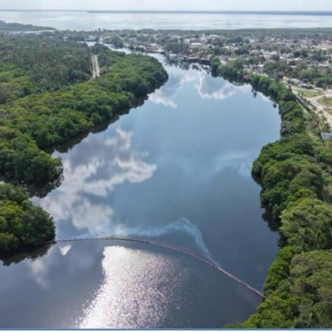 Se registra nuevo derrame de hidrocarburos en Dos Bocas; implementan labores de contención y limpieza