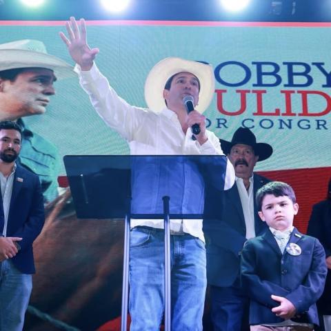 Bobby Pulido gana Bobby Pulido gana elecciones primarias en Texas