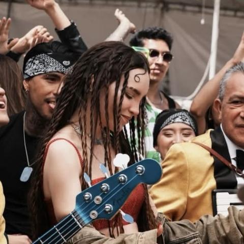 Belinda y Los Ángeles Azules graban video para el Mundial de Futbol 2026