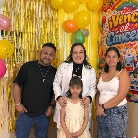 Ashley tocó la campana del triunfo tras superar el cáncer en IMSS Aguascalientes