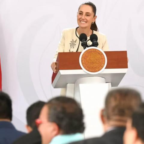 Analiza Sheinbaum aplazar la elección judicial del 2027 y la revocación de mandato en 2028