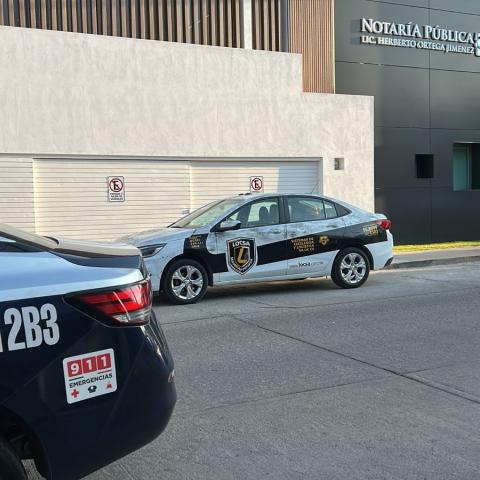 Detienen a dos empleados de seguridad privada robando en la Notaría 56