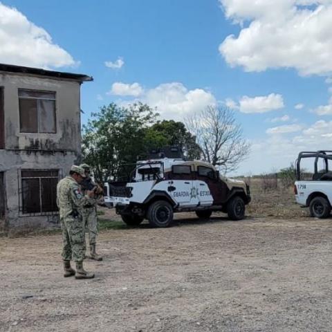 Aseguran siete explosivos en una camioneta abandonada en Tamaulipas