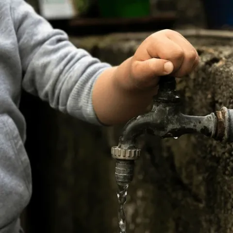 Ilegal que MIAA cobre aún cuando no se da servicio de agua: Abogado especialista