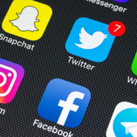 Indonesia prohíbe uso de redes sociales a menores de 16 años