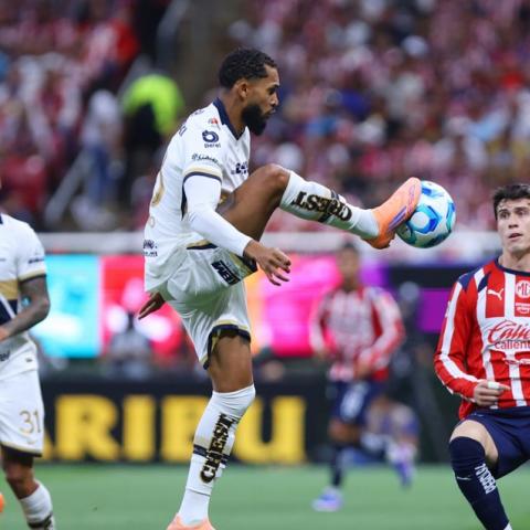 Chivas 2-2 Pumas