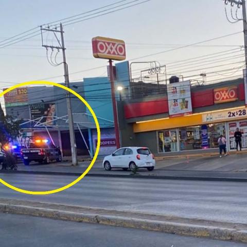 El ladrón forzó la cortina metálica con una barreta y se llevó equipos guardados en la parte trasera