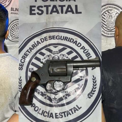 Se pusieron en la mira de los estatales porque viajaban en un auto con vidrios polarizados