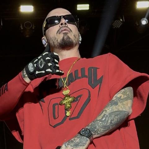 J Balvin provocó la euforia de sus fans en el Foro de las Estrellas de la FNSM