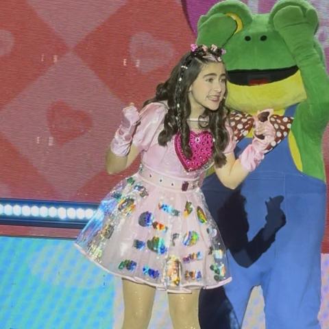 Lara Campos y Rhenné llenaron el Foro de las Estrellas de la FNSM 2026