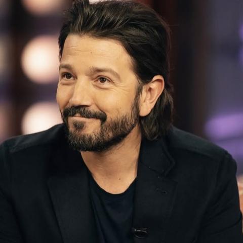 Diego Luna, Pedro Pascal y más famosos firman petición para cerrar centro migratorio en Texas