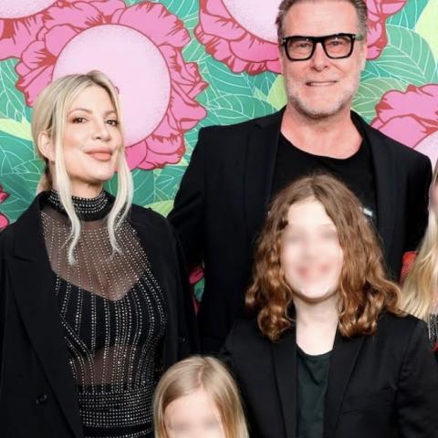 La actriz Tori Spelling sufre accidente automovilístico junto a 7 menores de edad 
