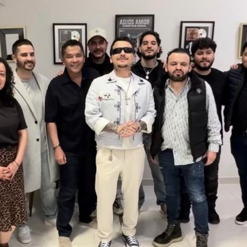 Se filtra documento que revela que Christian Nodal no es dueño de su nombre
