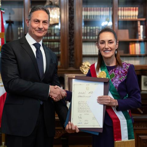 Claudia Sheinbaum y embajador 