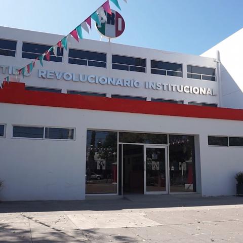 PRI vs PRI: Armendáriz le exige al tricolor "un cambio de juego" y revela que pidió licencia