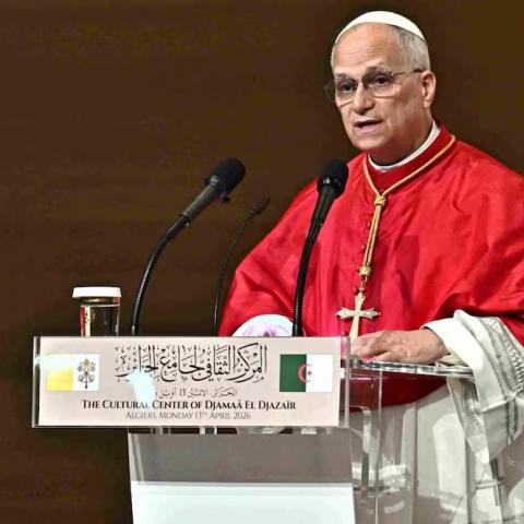 "El mundo está siendo destruido por pocos tiranos": Papa León XIV