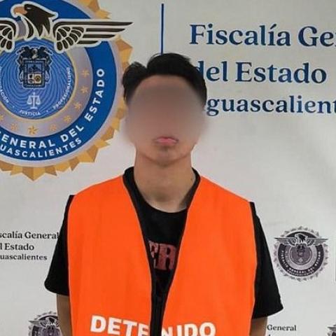 El agresor fue detenido mediante orden de aprehensión; la víctima sufrió fracturas por los golpes