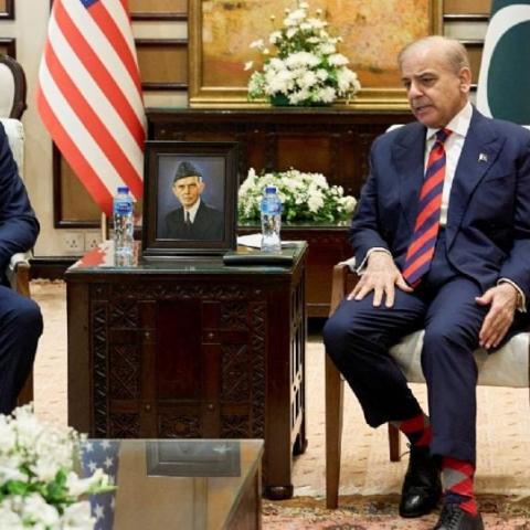 Estrecho de Ormuz sigue siendo punto de "desacuerdo" en negociaciones de EE. UU. e Irán