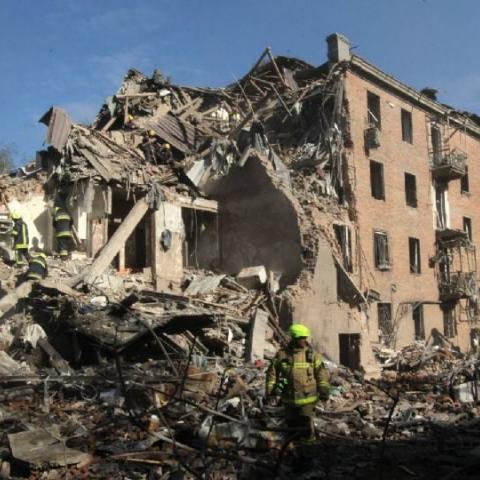 Nuevo ataque ruso en Ucrania deja siete muertos y decenas de heridos