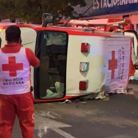 El conductor de una camioneta embistió la unidad de emergencia debido a que tenía luz verde a su paso