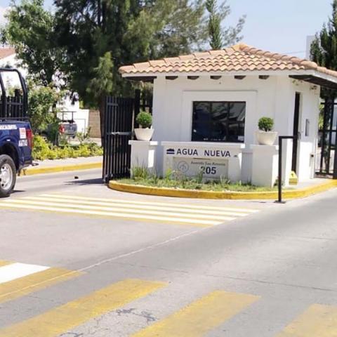 El comerciante de 76 años fue trasladado de emergencia a un hospital tras sufrir la lesión